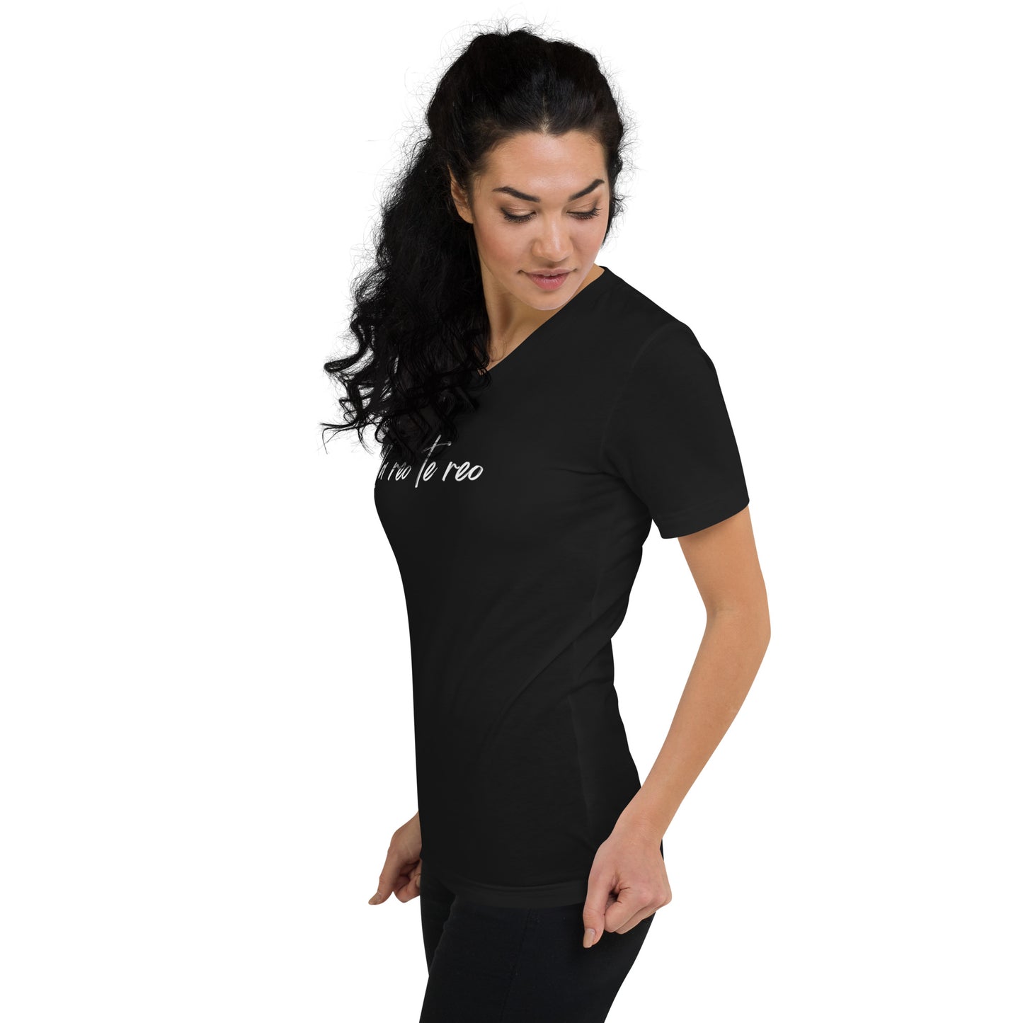 ʻIa reo te reo - Unisex Short Sleeve V-Neck T-Shirt